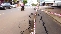 Nứt đường có xu hướng lan rộng ở trung tâm TP Gia Nghĩa khiến người dân lo lắng