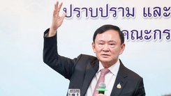 Ông Thaksin giảng bài về trấn áp ma túy, dập tắt tin đồn trốn khỏi Thái Lan