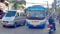 Phạt tài xế xe buýt vượt ẩu suýt gây tai nạn ở Khánh Hòa