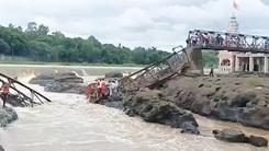 Sập cầu tại khu du lịch nổi tiếng ở Ấn Độ, 6 người chết, 32 người bị thương