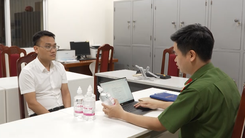 Lời khai của phó chủ tịch thị trấn làm hàng trăm ngàn chai cồn y tế giả, bán khắp nơi