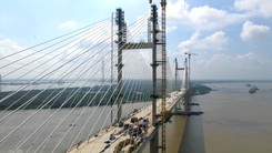 Hợp long cầu Bình Khánh trên cao tốc Bến Lức - Long Thành