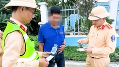 Phát hiện tài xế có nồng độ cồn vượt khung, chở 45 hành khách trên cao tốc