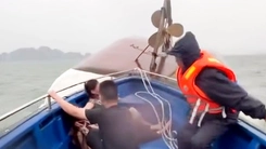 Tàu du lịch chở hơn 50 người lật trên vịnh Hạ Long, tìm thấy 3 thi thể