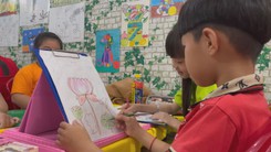 Góc nhìn trưa nay | Thầy giáo miền Tây mở lớp dạy tiếng Anh, diễn xuất cho trẻ em
