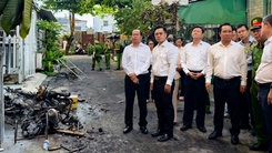Chủ tịch UBND TP.HCM Nguyễn Văn Được đến hiện trường vụ cháy cư xá Độc Lập làm 8 người chết