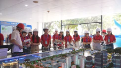 Thanh niên Việt Nam với hành trình khám phá sự phát triển năng lượng sạch tại Tập đoàn Hoa Điện
