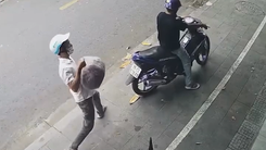 Bị 2 người đi xe máy lấy trộm 22kg thịt bò, 'khổ chủ' đăng clip cảnh báo