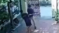 Clip thầy giáo đến nhà tát tới tấp vào mặt nam sinh