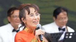 Tỉ phú Nguyễn Thị Phương Thảo gây sốt với Tiếng hát giữa rừng Pác Bó
