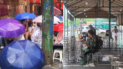 Hà Nội cấm đường sớm 5 tiếng, lắp 10 nhà bạt phục vụ người dân xem diễu binh
