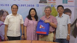 Bác sĩ Tăng Hà Nam Anh ủng hộ 50 triệu đồng cho chương trình Tiếp sức đến trường 2025