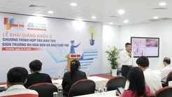 Sinh viên Trường đại học Hoa Sen học thực hành tại báo Tuổi Trẻ