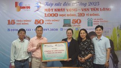 FPT Long Châu ủng hộ 4 laptop và 1.500 voucher tiêm chủng cho học bổng Tiếp sức đến trường