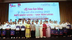 Tiếp sức đến trường: Từ những mảnh đời cơ cực, ngọn lửa tri thức được thắp sáng