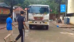 Học sinh lớp 6 tử vong do va chạm với xe chở rác trong khuôn viên trường