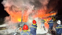 Xe khách cháy rụi trên cao tốc Bắc - Nam, tài xế thoát nạn