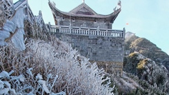 Video băng giá phủ trắng Fansipan lần thứ hai trong một tuần