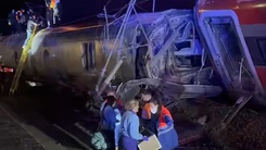 Hai tàu cao tốc chở 400 khách đâm nhau, cả trăm người thương vong ở Tây Ban Nha