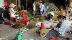 Hối hả chạy đua đơn hàng Tết ở làng nghề chổi đót Chiêm Sơn, Đà Nẵng