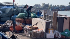 Tăng tốc đưa hàng hóa ra đảo, đảm bảo Tết đủ đầy cho người dân Lý Sơn