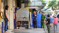 Công an TP.HCM chấn chỉnh tình trạng lấn chiếm vỉa hè, nhiều xe đẩy, bảng hiệu bị thu giữ