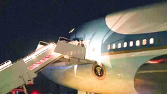 Chuyên cơ Không lực Một chở ông Trump phải quay đầu về căn cứ vì sự cố kỹ thuật
