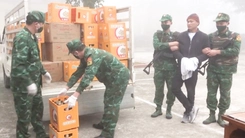 Bắt giữ người đàn ông Lào chở hơn 1 tấn pháo hoa nổ trên xe tải