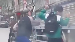 Xác minh vụ người đàn ông hành hung nam sinh sau va chạm giao thông