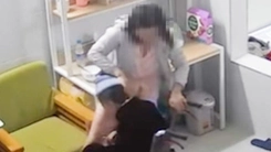 Điều tra vụ cụ bà 90 tuổi ngồi xe lăn bị nữ giúp việc bạo hành