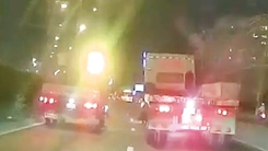 Xe đầu kéo chèn ép ô tô trên đường Đỗ Mười, công an vào cuộc xác minh