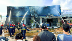 Cháy cửa hàng vật liệu xây dựng ở Đà Nẵng