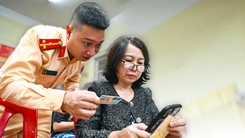 Đổi bằng lái xe online nhưng chưa nhận được bản cứng, người dân nên làm gì?