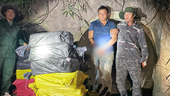 Mật phục bắt ghe chở 375kg pháo lậu từ Campuchia vào Việt Nam