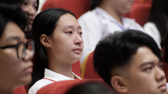Những giọt nước mắt tại lễ trao học bổng Tiếp sức đến trường SV Đồng bằng sông Hồng và Bắc Trung Bộ