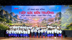138 tân sinh viên khu vực Đồng bằng sông Hồng và Bắc Trung Bộ nhận học bổng Tiếp sức đến trường