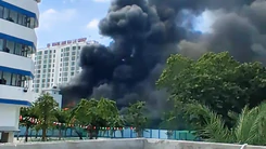 Cháy bên trong ngôi nhà đang sửa chữa ở TP.HCM