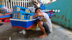 Ngư dân 18 tuổi chế tạo mô hình tàu cá sống động như thật