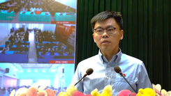 Phó chủ tịch TP.HCM Trương Minh Huy Vũ thông tin với cử tri về tăng trưởng quý 4, phát triển giao thông công cộng