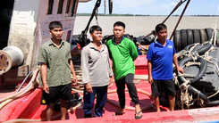 Thuyền trưởng kể lại phút tàu cá gặp nạn gần mỏ Sư Tử Trắng, may mắn được cứu kịp thời