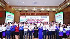 Thêm 99 tân sinh viên có hoàn cảnh khó khăn, giàu nghị lực ở miền Tây được tiếp sức đến trường