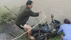Té ngã xuống mương nước trong đêm, 'bỏ quên' xe vì không nhớ nơi gặp nạn