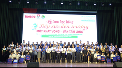 Trao 119 suất học bổng Tiếp sức đến trường cho tân sinh viên 8 tỉnh miền núi phía Bắc
