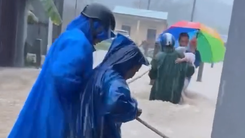 Mưa lớn gây ngập ở Đà Nẵng, sơ tán khoảng 80 hộ dân