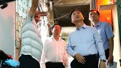Phó Bí thư thành ủy Đặng Minh Thông khảo sát các chung cư cũ cần cải tạo ở phường An Đông