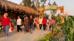 Ghé chợ quê Xóm Rẫy ăn bánh dân gian, chuột đồng nướng cùng nhiều sản vật dịp Tết