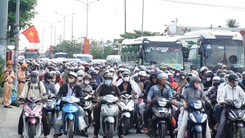 Flycam dòng xe trên nhiều tuyến đường từ miền Tây về TP.HCM sau kỳ nghỉ Tết