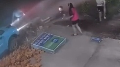 Video người đàn ông bị hành hung khi giải cứu nạn nhân dưới gầm ô tô, công an vào cuộc