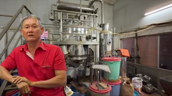 Bên trong xưởng chế biến luôn 'cửa đóng then cài', sản xuất thuốc đông y giả tại TP.HCM