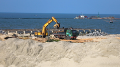 Nghi chở cát từ dự án cảng 530 tỉ ở Quảng Trị bán ra ngoài